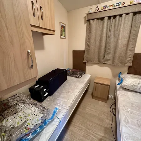 Avec Piscine Et Deux Campsite