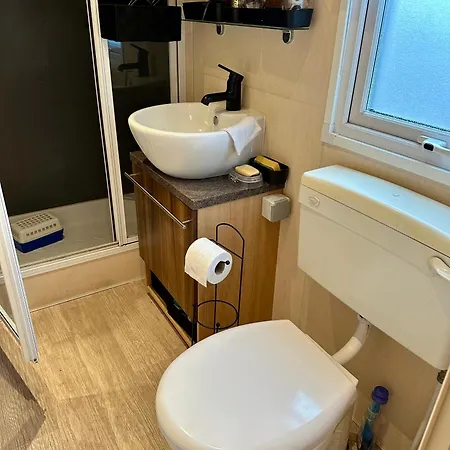 Avec Piscine Et Deux Kemping *