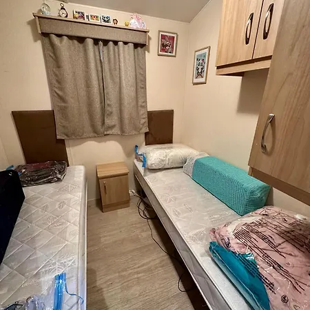 Avec Piscine Et Deux *