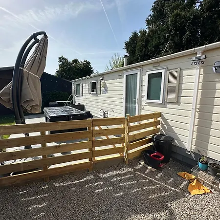 Avec Piscine Et Deux キャンプ場 Yvoir