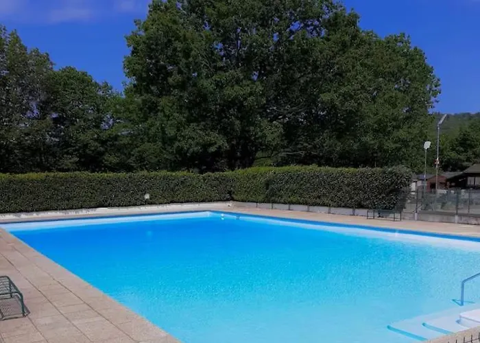 Avec Piscine Et Deux Camping *