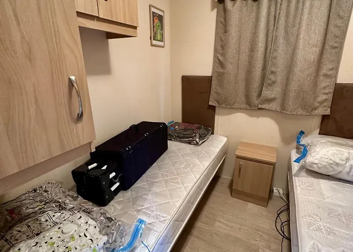 Avec Piscine Et Deux Camping