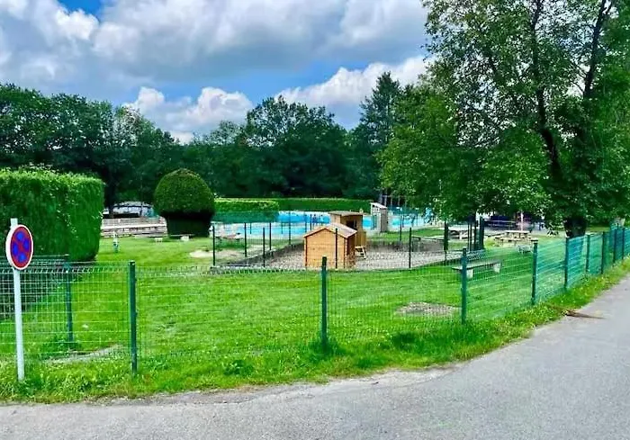 Avec Piscine Et Deux Camping *